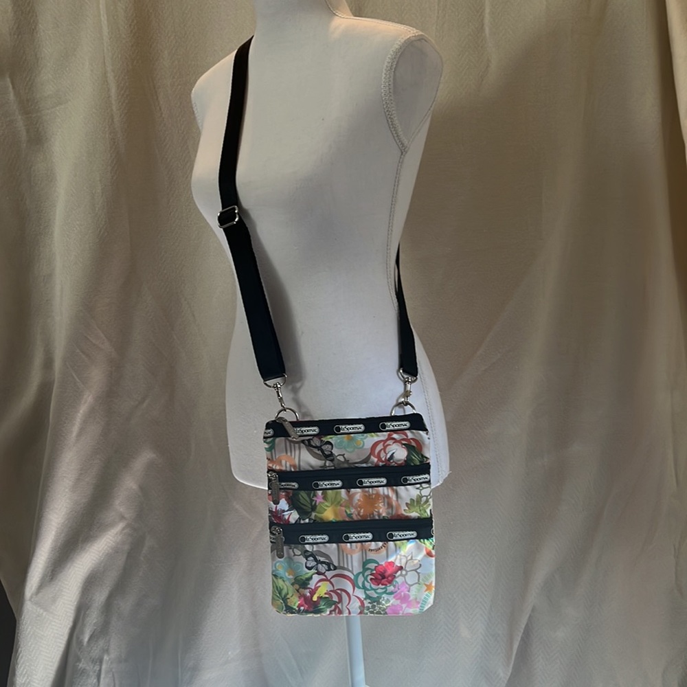 LeSportSac Flower and Butterflies Multicolored Crossbody Bag NWOT - Picture 4 of 13